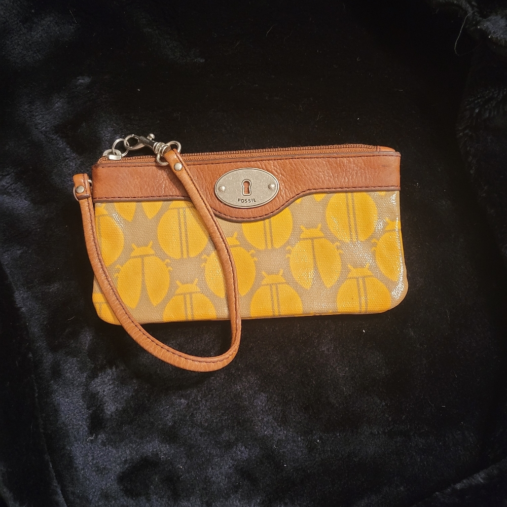 FOSSIL wristlet - Picture 2 of 5